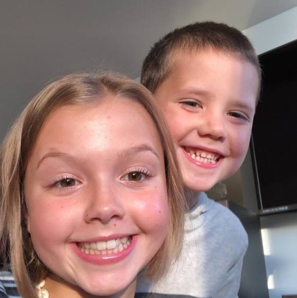 Meet your Posher, Carmin - Picture 1 of 1